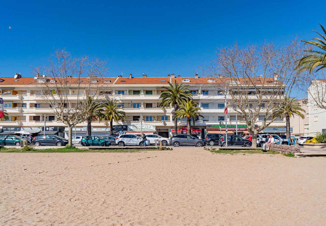 Apartment in Fréjus - Appartement La Plage