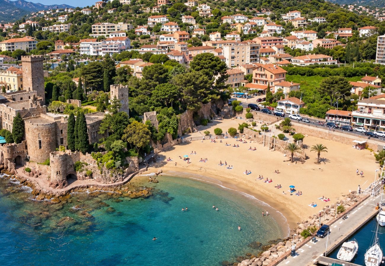 Apartment in Mandelieu-la-Napoule - Appartement Le nid D'Azur