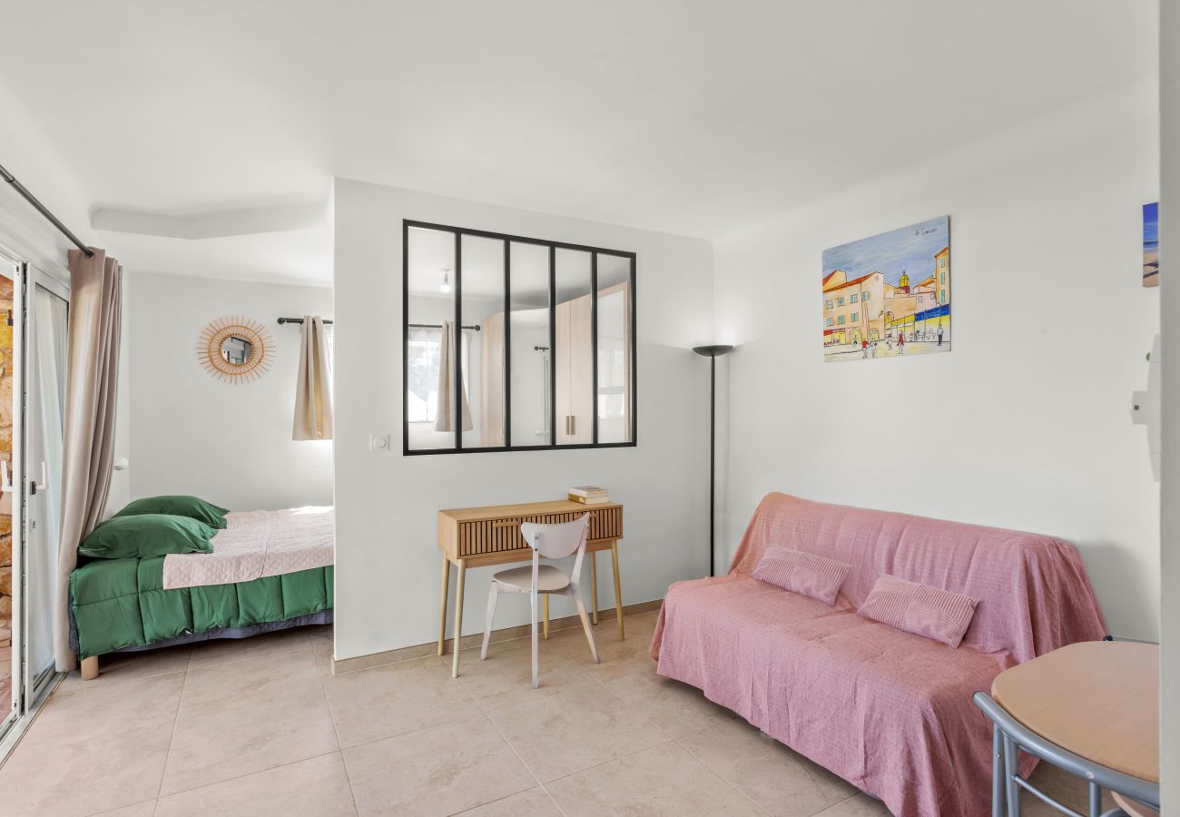 Apartment in Les Issambres - Appartement Horizon Bleu